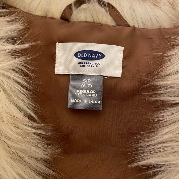 Unique find! ✨ faux fur vest - New With Tags!!! - Picture 3 of 5